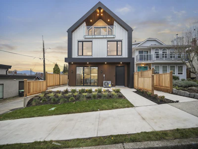 1-3623 Triumph Street - 2