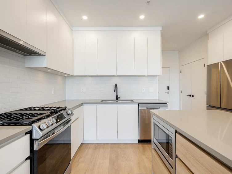 401-8496 120 Street, Surrey, BC, V3W 3N5 - 11