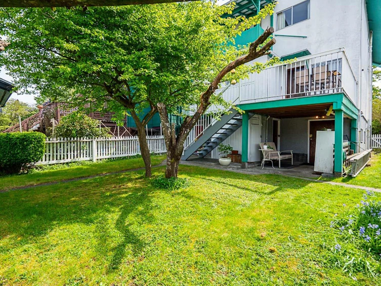 1049 E 11th Avenue, Vancouver, BC, V5T 2G1 - 32