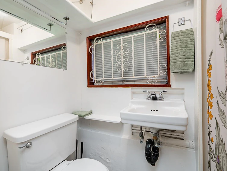 1049 E 11th Avenue, Vancouver, BC, V5T 2G1 - 28