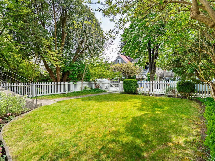 1049 E 11th Avenue, Vancouver, BC, V5T 2G1 - 3