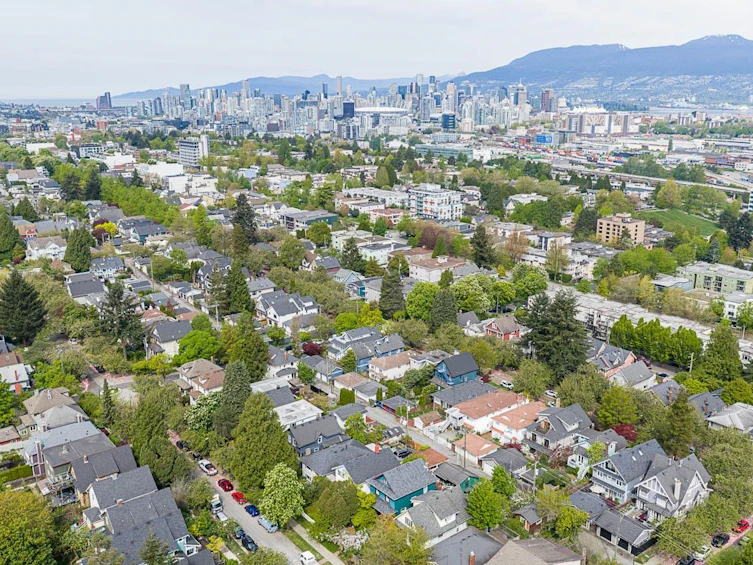 1049 E 11th Avenue, Vancouver, BC, V5T 2G1 - 38