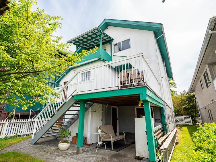 1049 E 11th Avenue, Vancouver, BC, V5T 2G1 - 33