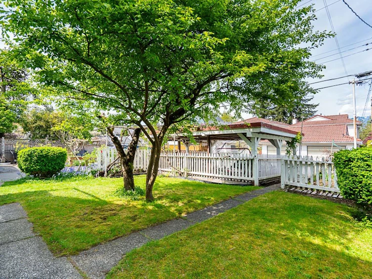 1049 E 11th Avenue, Vancouver, BC, V5T 2G1 - 31