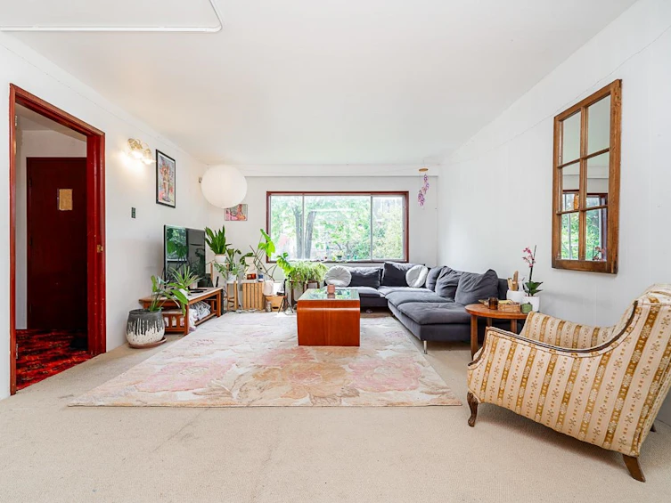 1049 E 11th Avenue, Vancouver, BC, V5T 2G1 - 4