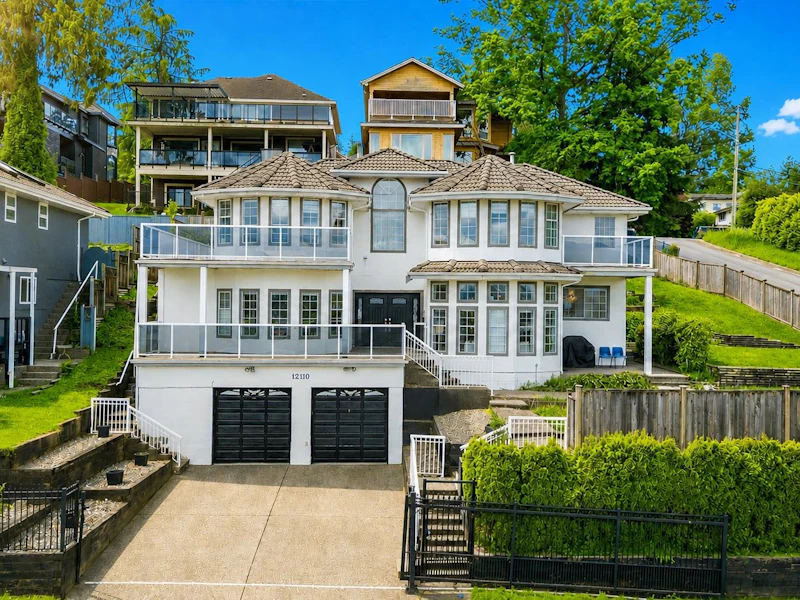12110 101b Avenue, Surrey BC V3V 7X6