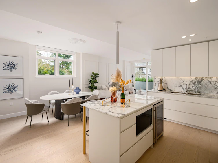202-3668 W 10th Avenue, Vancouver, BC, V6R 2G3