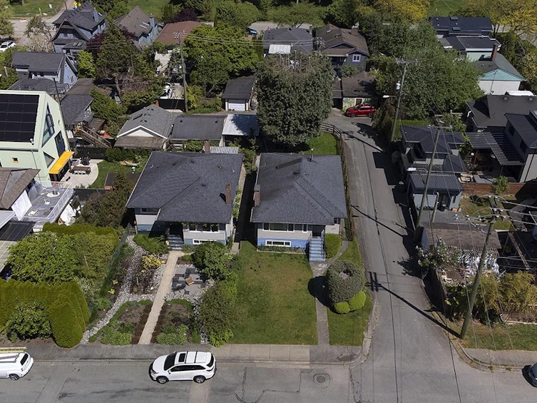 2137 20th Avenue, Vancouver, BC, V5N 2L4 - 9