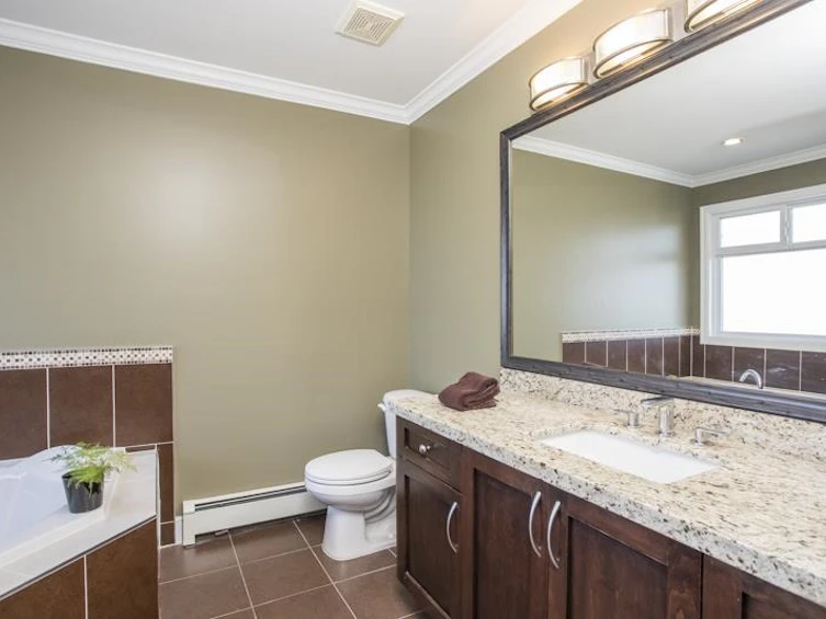 21053 83 Avenue, Langley, BC, V2Y 0B8 - 9