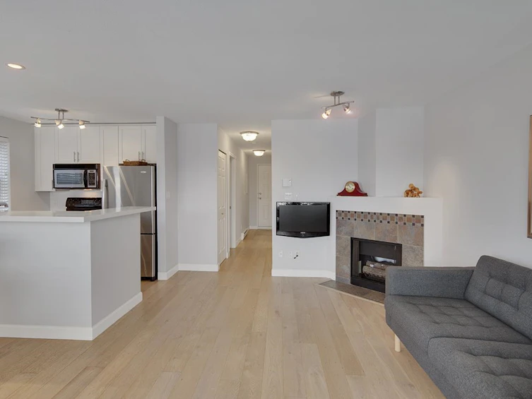 203-985 W 10th Avenue, Vancouver, BC, V5Z 1L9 - 2