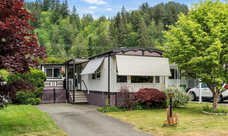 5-46484 Chilliwack Lake Road