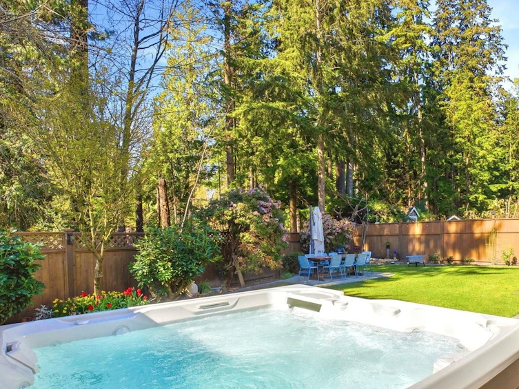 4063 Shone Road, North Vancouver, BC, V7G 2N4 - 2