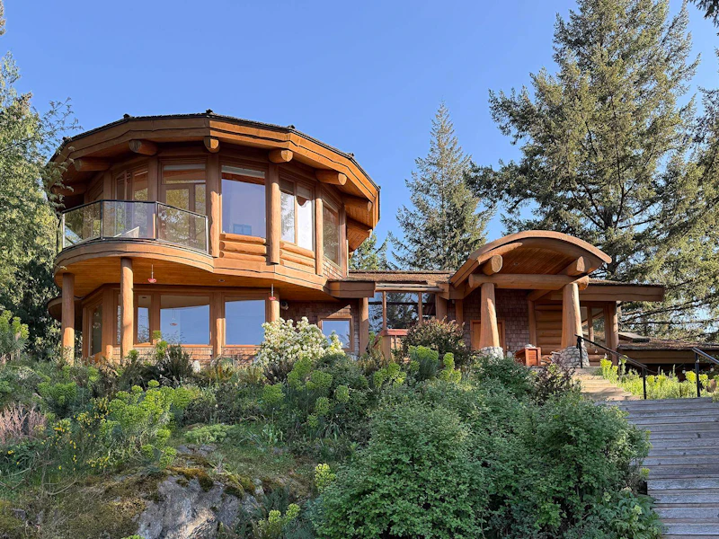 675 Cates Lane, Bowen Island BC V0N 1G2