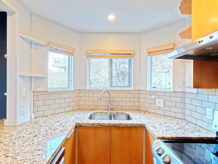 201-1868 W 8th Avenue, Vancouver, BC, V6J 5G3 - 10