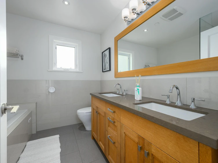 4241 Balkan Street, Vancouver, BC, V5V 3Z4 - 22