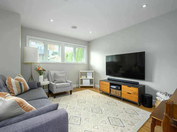 4241 Balkan Street, Vancouver, BC, V5V 3Z4 - 8
