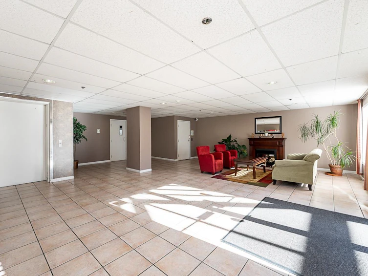320-5710 201 Street, Langley, BC, V3A 8A8 - 5