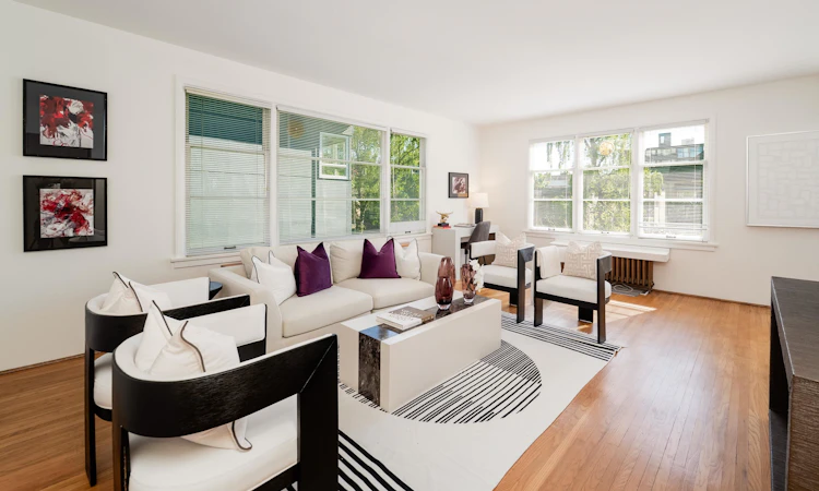307-1565 Burnaby Street