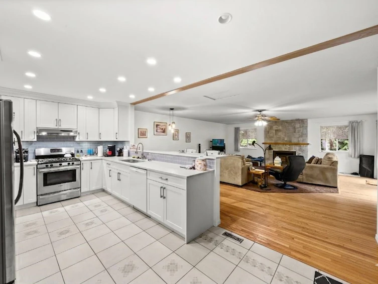 19607 Somerset Drive, Pitt Meadows, BC, V3Y 2L4 - 2