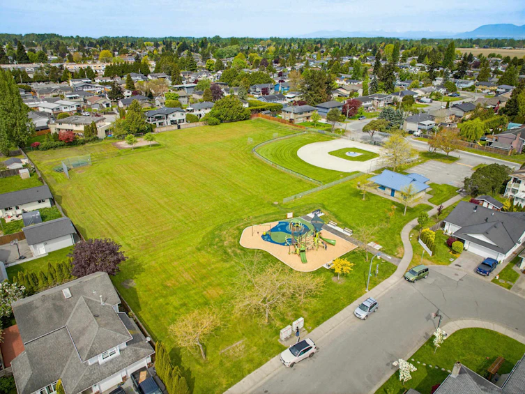 5954 49 Avenue, Delta, BC, V4K 4L4 - 40
