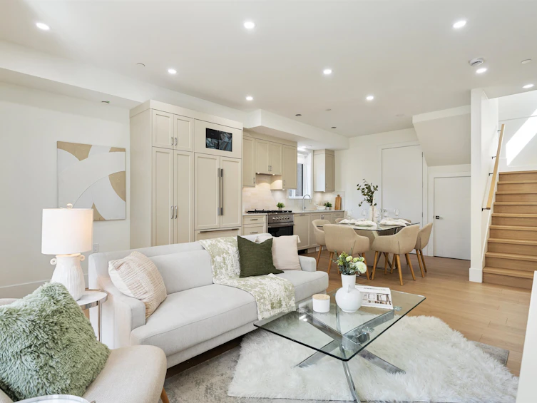 1-2447 E 41 Avenue, Vancouver, BC, V5R 2W2