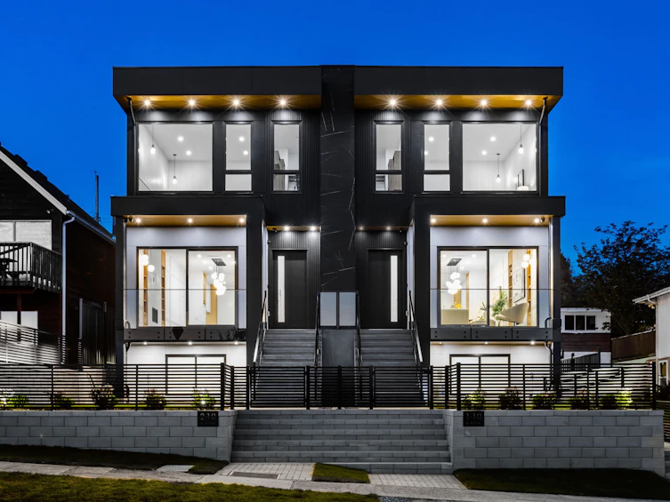 1-10 N Hythe Avenue, Burnaby, BC, V5B 1G4