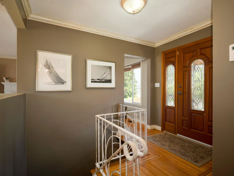 893 Friar Crescent, North Vancouver, BC, V7G 1M5 - 3