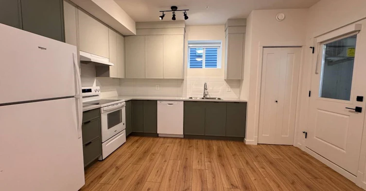 Suite-11058 Lockwood St, Maple Ridge, BC, V2W 0L5 - 2