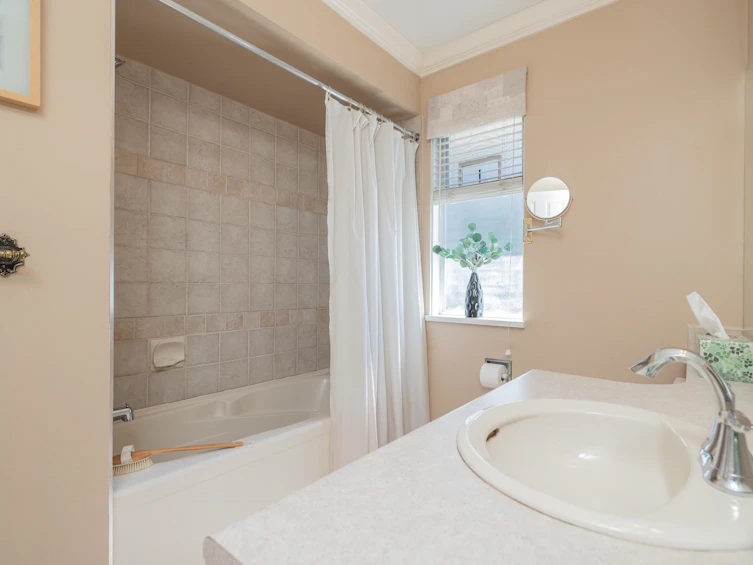 4894 1 Avenue, Delta, BC, V4M 1B3 - 13