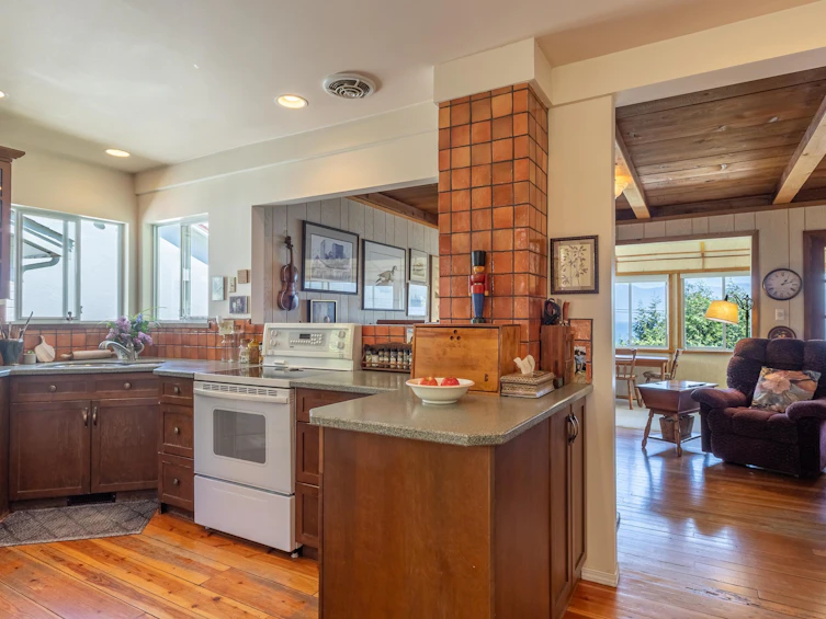 1077 Point Road, Gibsons, BC, V0N 1V1 - 10