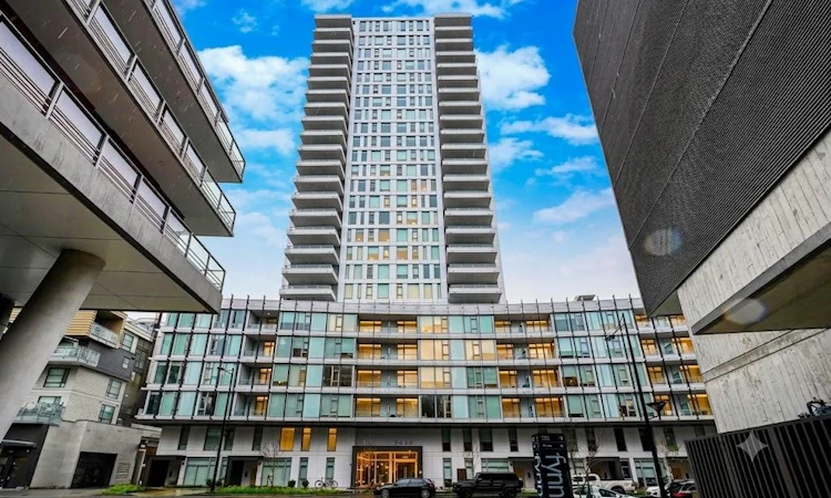 807-3438 Sawmill Crescent