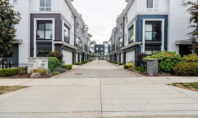 27-16337 23a Avenue