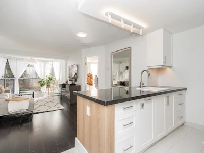 403-811 Helmcken Street - 3
