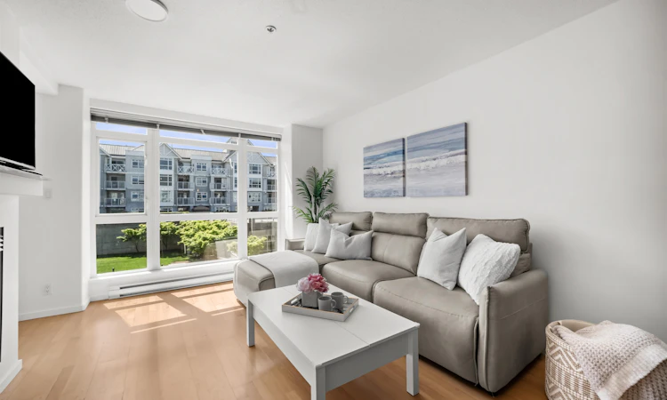 302-3142 St Johns Street