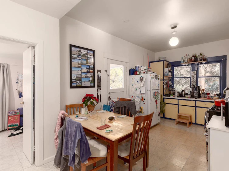 2483 W 6th Avenue, Vancouver, BC, V6K 1W2 - 4