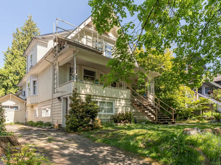 2483 W 6th Avenue, Vancouver, BC, V6K 1W2