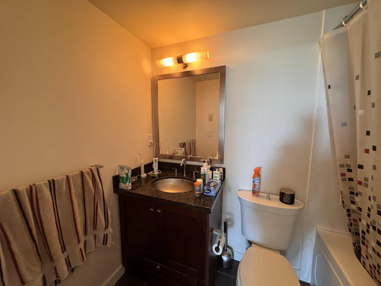1107-1 Renaissance Square, New Westminster, BC, V3M 0B6 - 9
