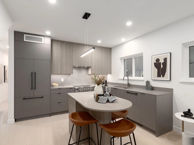 204-2329 E 34th Avenue, Vancouver, BC, V5R 2S6