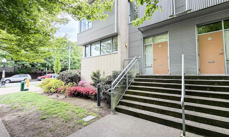 390 E 11th Avenue
