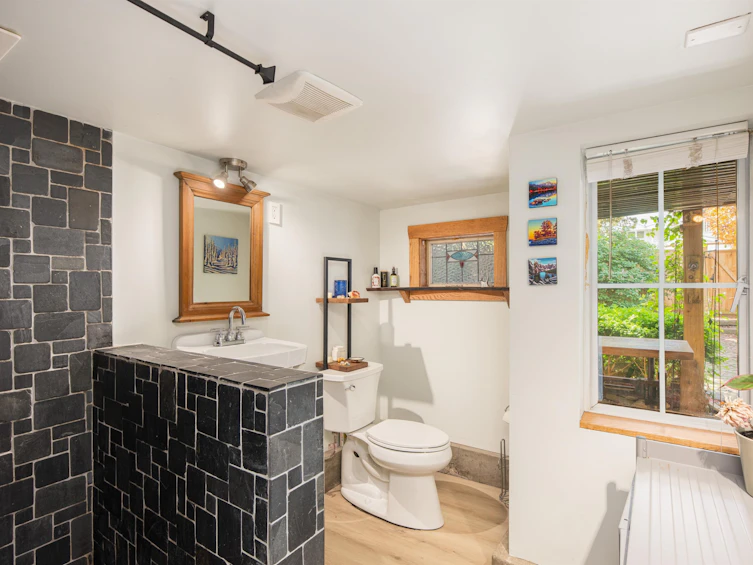 732 E Pender Street, Vancouver, BC, V6A 1V7 - 31