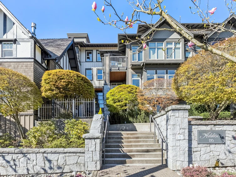 303-116 W 23rd Street, North Vancouver, BC, V7M 2A9