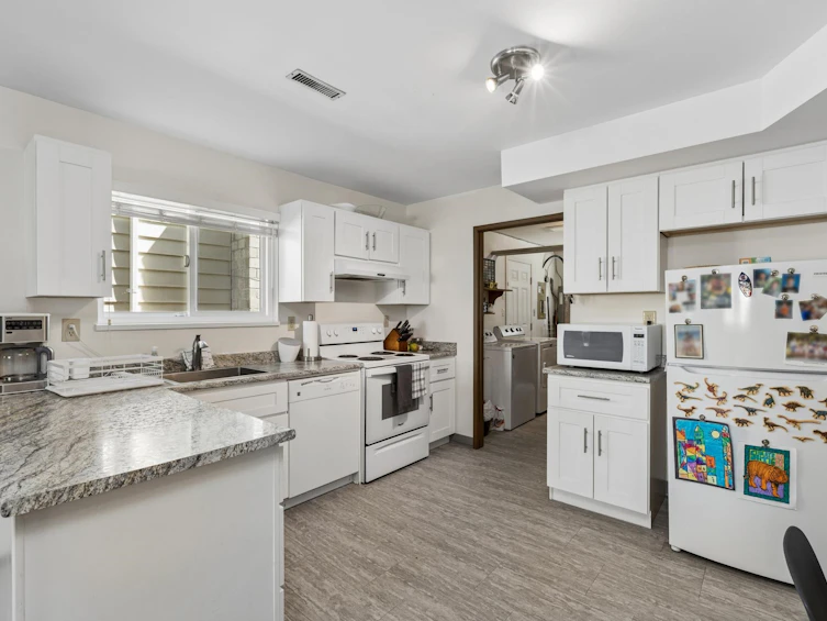 1678 Dempsey Road, North Vancouver, BC, V7K 1T3 - 24