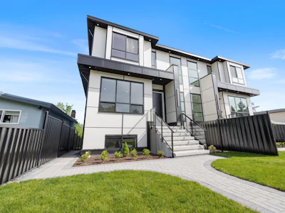 1-6037 Service Street - 2