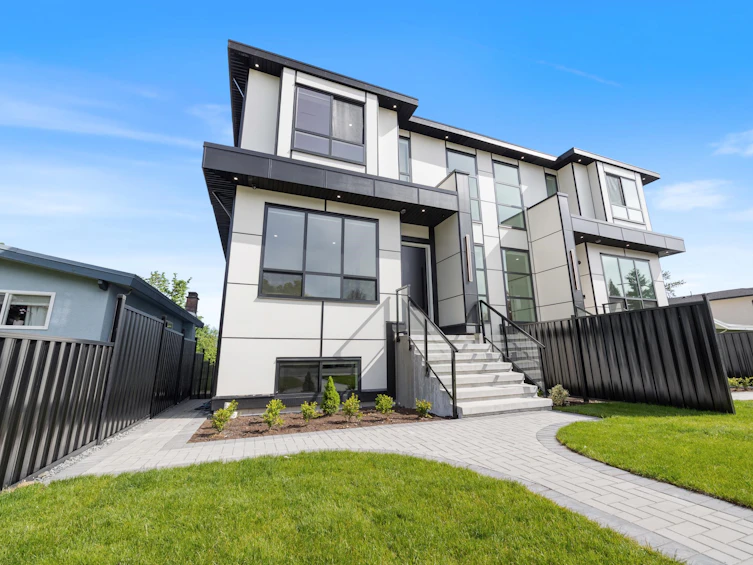 1-6037 Service Street, Burnaby, BC, V5H 1V7 - 2