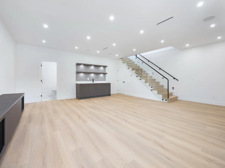 1-6037 Service Street, Burnaby, BC, V5H 1V7 - 33