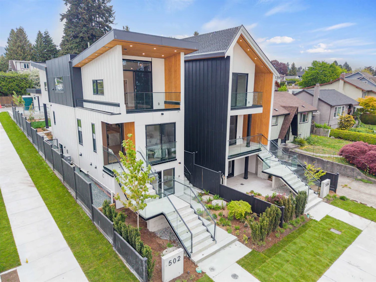 502 E 5th Street, North Vancouver, BC, V7L 1M4