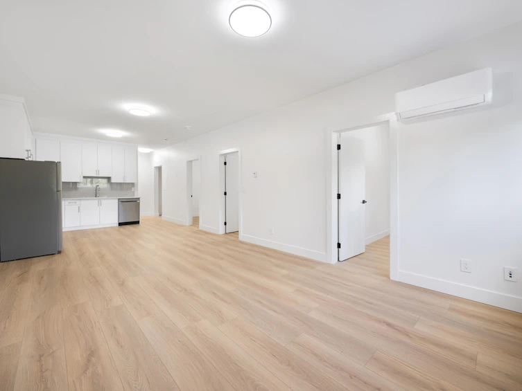 2-6037 Service Street, Burnaby, BC, V5H 1V7 - 38