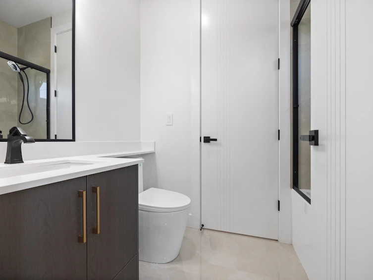 2-6037 Service Street, Burnaby, BC, V5H 1V7 - 23