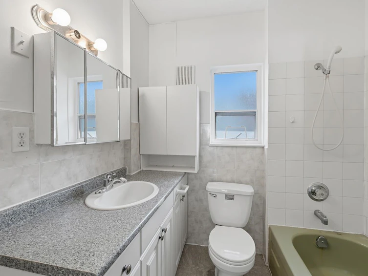 1016 E 18th Avenue, Vancouver, BC, V5V 1H1 - 11