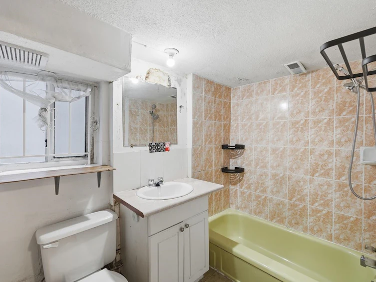 1016 E 18th Avenue, Vancouver, BC, V5V 1H1 - 18